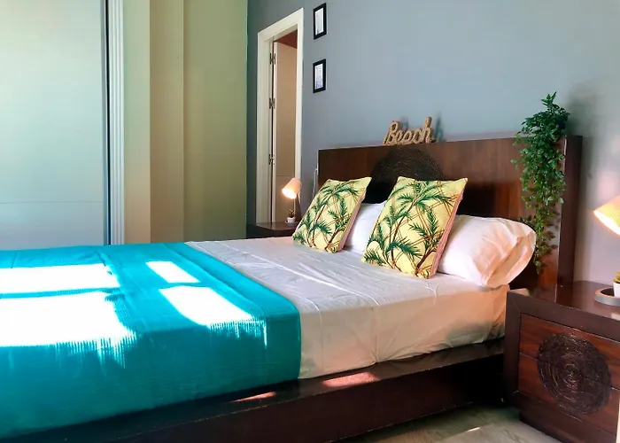 Gatu Premium Atico Caleta , Preferente Mayores De 25 Anos Y Familias