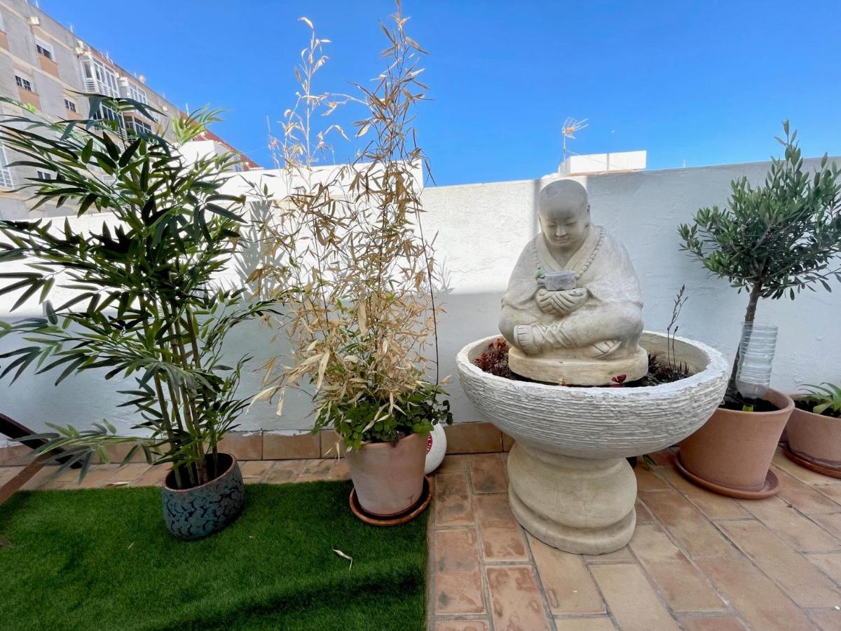 Gatu Premium Atico Caleta , Preferente Mayores De 25 Anos Y Familias Kadyks
