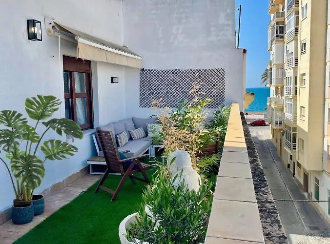 Gatu Premium Atico Caleta , Preferente Mayores De 25 Anos Y Familias